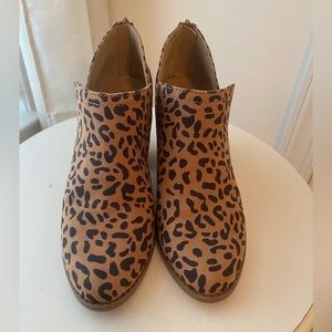 Carlos Santana Leopard Neutral Block Heel Bootie Sz 9